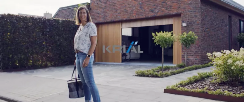 Garagepoort Werviks echtpaar speelt hoofdrol in reclamefilmpje